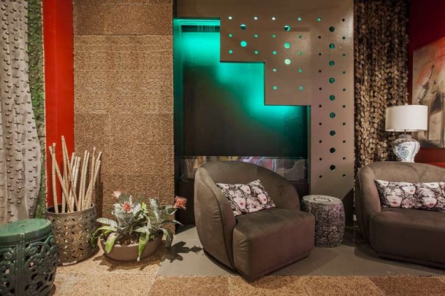 CASACOR Pará 2015. Hall das Cores - Heloisa Ferreira e Mariano Cintra. Um hall de entrada deve imprimir de cara os gostos e costumes dos moradores. Nesse projeto, a dupla apostou na mistura das etnias e tradições do Brasil, refletida no uso de estampas e materiais naturais, sob uma iluminação que ressalta as texturas marcantes. CASACOR Pará 2015. Hall das Cores - Heloisa Ferreira e Mariano Cintra. Um hall de entrada deve imprimir de cara os gostos e costumes dos moradores. Nesse projeto, a dupla apostou na mistura das etnias e tradições do Brasil, refletida no uso de estampas e materiais naturais, sob uma iluminação que ressalta as texturas marcantes.