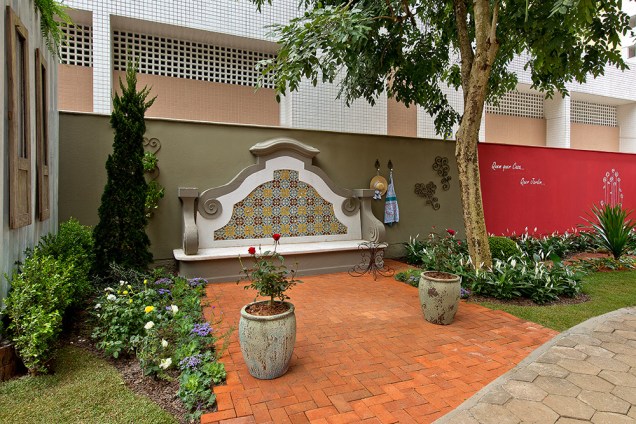 O Jardim Lateral, de Geórgia Botelho e Rodrigo Vieira fez muito sucesso. Neste ano, Geórgia se junta à Rose Andreade, Taís Magro e Darvil Bianchet, para conceber o Espaço Urbano Mayu. O Jardim Lateral, de Geórgia Botelho e Rodrigo Vieira fez muito sucesso. Neste ano, Geórgia se junta à Rose Andreade, Taís Magro e Darvil Bianchet, para conceber o Espaço Urbano Mayu.