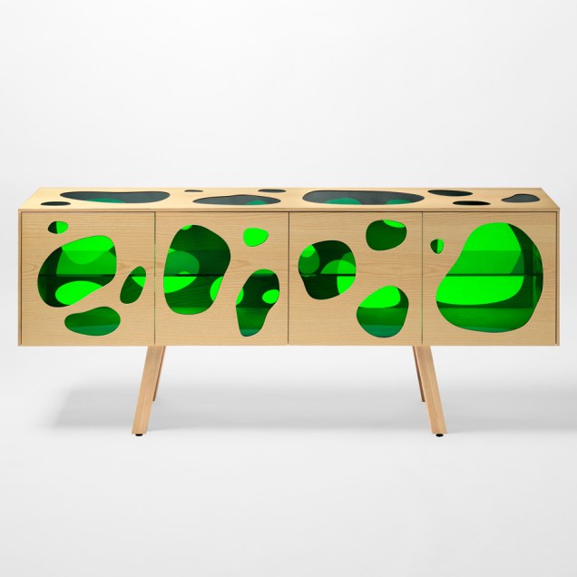 Aquarium Gabinet, lançado pelos Irmãos Campana para a marca espanhola BD Barcelona Design no <a href="https://beta-develop.casacor.abril.com.br/design/irmaos-campana-criam-gabinete-inspirado-em-aquario/">Salão do Móvel de Milão 2016</a>.