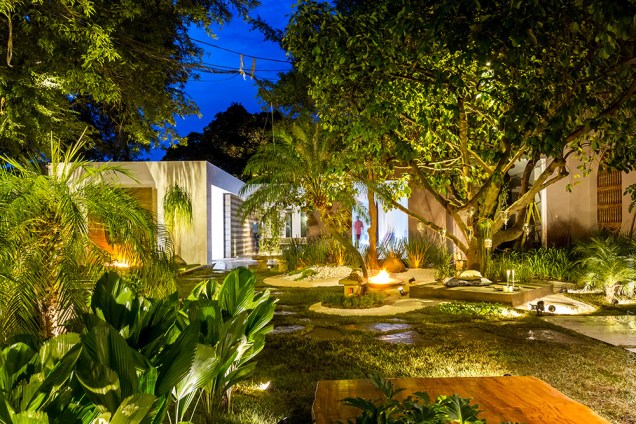 RICON DE BUDA - BETTY IBAÑEZ. Água, fogo, terra, madeira e metal se revezam na composição, que passeia entre o contemporâneo e o minimalismo. Houve um cuidado especial com o paisagismo e com os princípios do Feng Shui. RICON DE BUDA - BETTY IBAÑEZ. Água, fogo, terra, madeira e metal se revezam na composição, que passeia entre o contemporâneo e o minimalismo. Houve um cuidado especial com o paisagismo e com os princípios do Feng Shui.