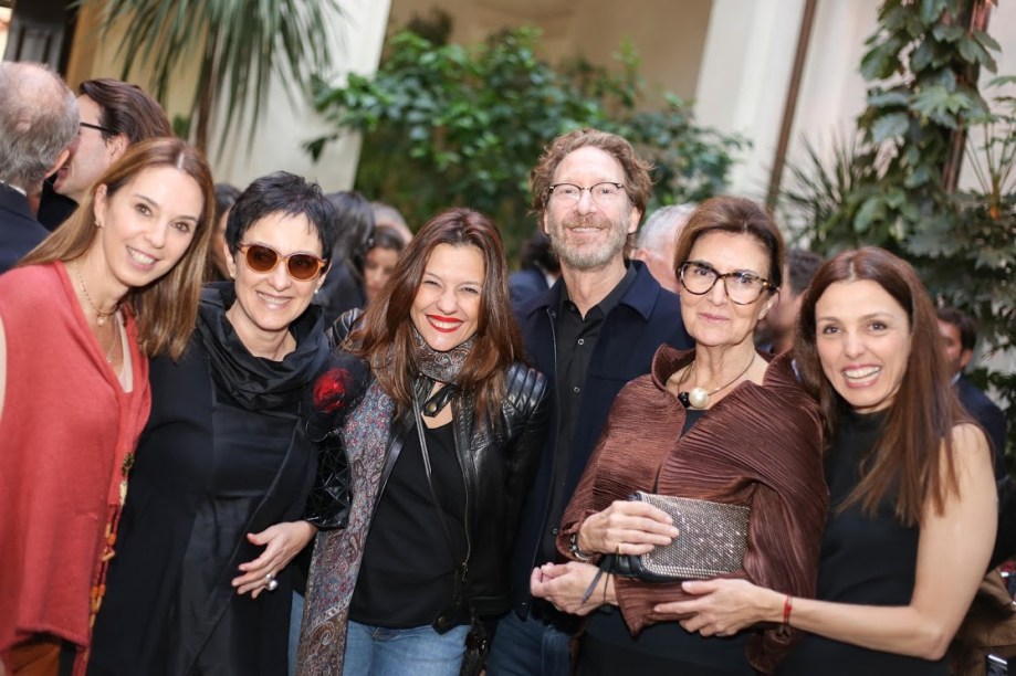 Esther Schattan, Livia Pedreira, Jade Stipp, Titi Civita, Cris Ferraz e Cris Bava