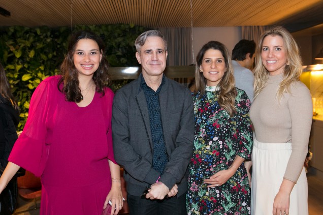 Marina Torre Lobo, Eduardo Simões, Adriana Helú e Carolina Oliveira Marina Torre Lobo, Eduardo Simões, Adriana Helú e Carolina Oliveira