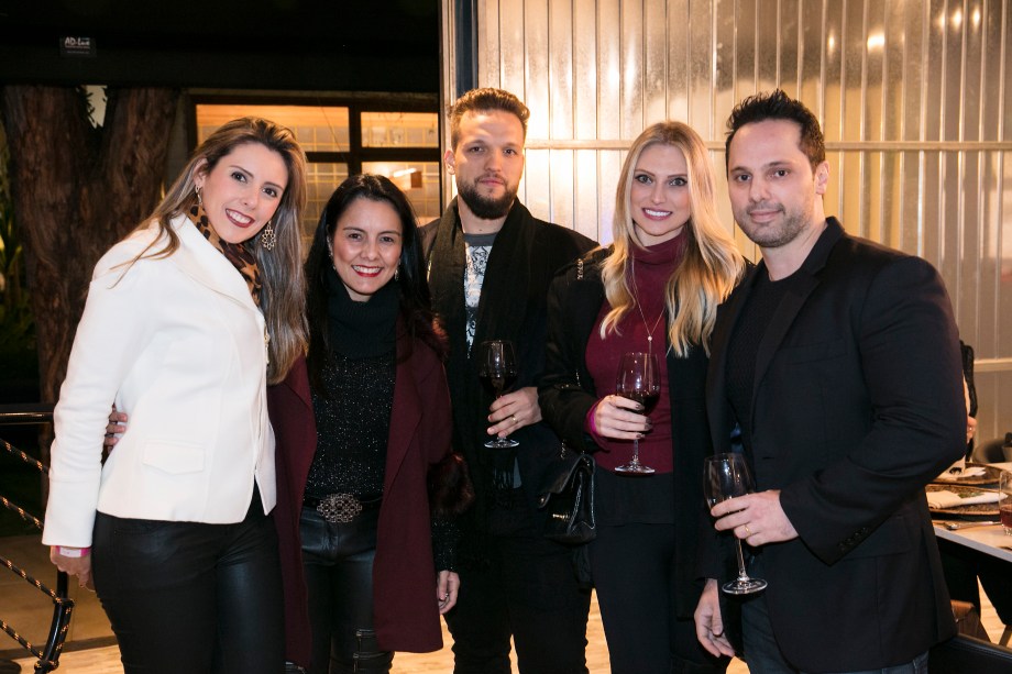 Karina Vitoir, Debora Dutra, Guilherme Amoroso, Melina Faccio e Adriano Faccio