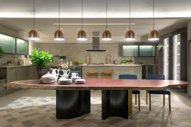 Na Cozinha Urbana, a arquiteta Patricia Pasquini incorporou a geometria no chão e na parede, o que conferiu volumetria ao espaço. Na Cozinha Urbana, a arquiteta Patricia Pasquini incorporou a geometria no chão e na parede, o que conferiu volumetria ao espaço.