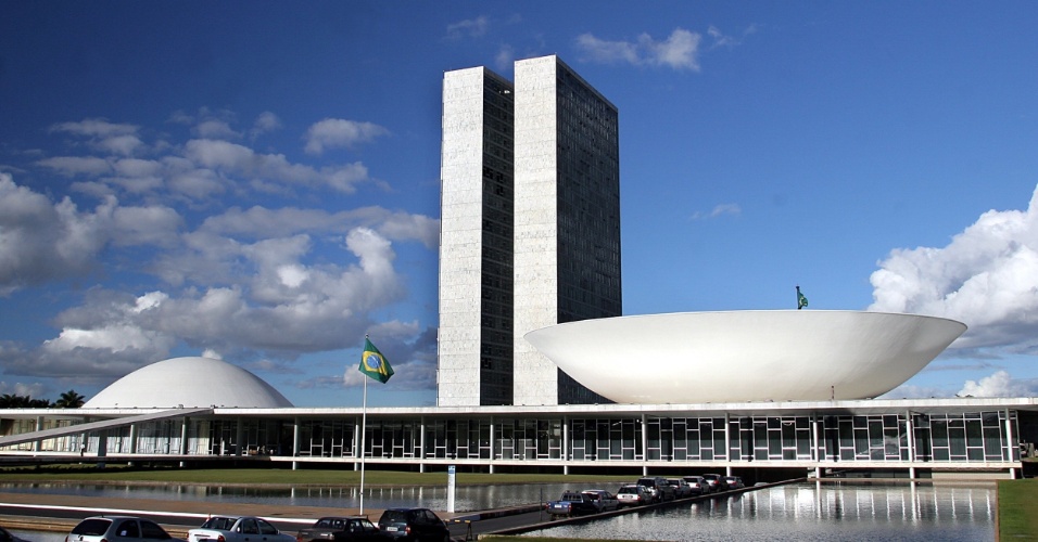 4mai2012—niemeyer-projetou-o-congresso-nacional-em-1958-durante-a-construcao-de-brasilia-1336164683760_956x500 4mai2012---niemeyer-projetou-o-congresso-nacional-em-1958-durante-a-construcao-de-brasilia-1336164683760_956x500