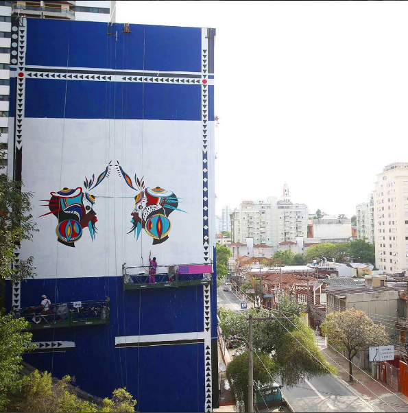 <span>Tainá Lima, mais conhecida como a grafiteira Criola é de Belo Horizonte, MG. Ela usa seus grafites como forma de expressar a ancestralidade africana e como manifestação do poder feminino.</span> <span>Tainá Lima, mais conhecida como a grafiteira Criola é de Belo Horizonte, MG. Ela usa seus grafites como forma de expressar a ancestralidade africana e como manifestação do poder feminino.</span>