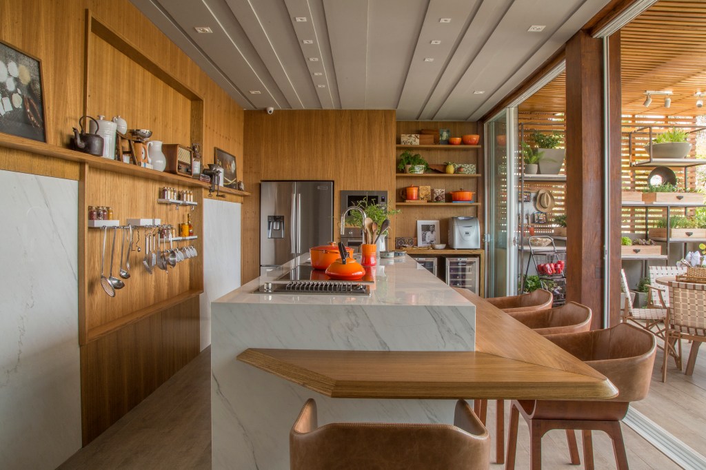 Espaço de Receber da Chef de Cozinha – Marcelo Diniz, Mateus Finzetto e Deise Pucci – CASACOR Franca (18) cozinha casacor vintage retrô madeira detalhes