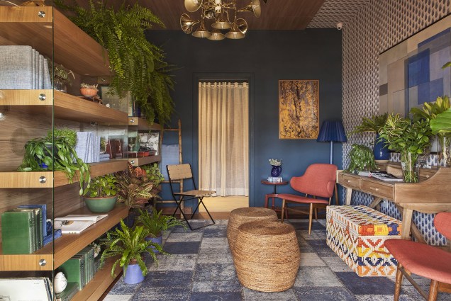 Galeria do Músico - Patrícia Cillo. <span>Remetendo à essência da canção, a profissional lança mão de um movimento que cada vez mais vem ganhando força no décor: o <em>urban jungle</em>, que, de forma simplificada, se propõe a trazer as sensações da natureza para dentro de casa. A madeira natural clara foi eleita como ícone para a composição dos móveis, como o freijó e o carvalho americano.</span> Galeria do Músico - Patrícia Cillo. <span>Remetendo à essência da canção, a profissional lança mão de um movimento que cada vez mais vem ganhando força no décor: o <em>urban jungle</em>, que, de forma simplificada, se propõe a trazer as sensações da natureza para dentro de casa. A madeira natural clara foi eleita como ícone para a composição dos móveis, como o freijó e o carvalho americano.</span>