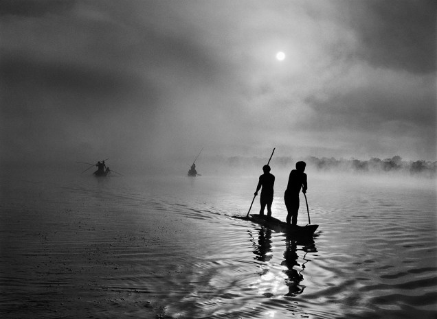 A pesca indígena na região da bacia do Xingu. A pesca indígena na região da bacia do Xingu.
