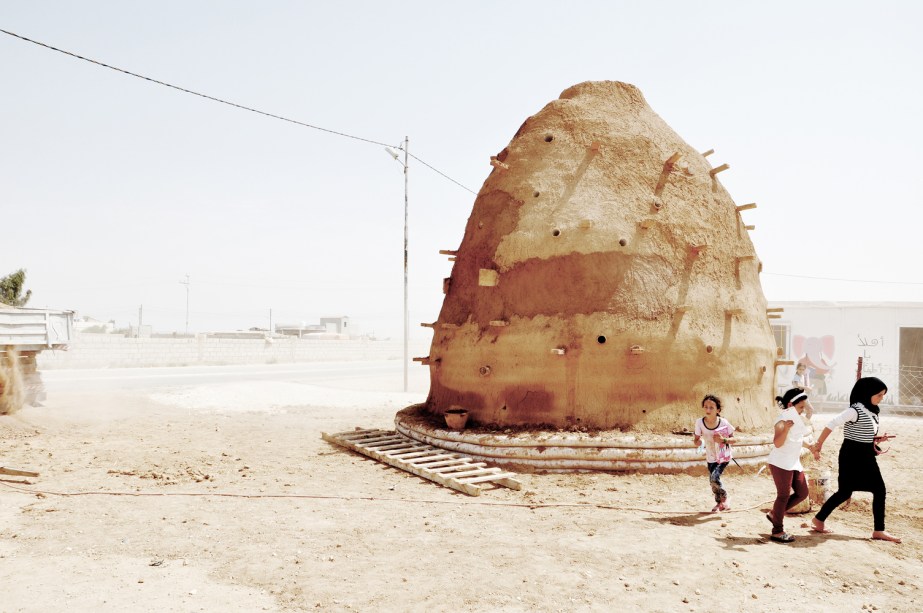 Arquitetura em Pequena Escala: 100 Classrooms for Refugee Children / Emergency Architecture & Human Rights