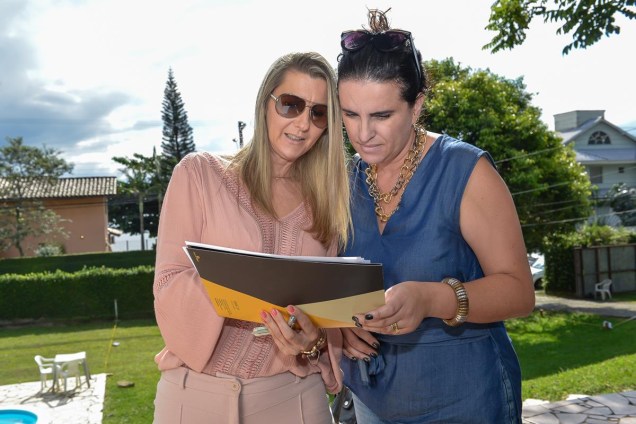 Profissionais Estela Cislagui e Ana Luiza Trevisan Profissionais Estela Cislagui e Ana Luiza Trevisan