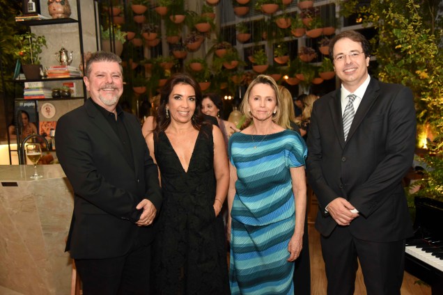 Rogério Markiewicz, Eliane Martins e Sheila de Podestá, diretoras da CASACOR Goiás, e Frank Guimarães Vaz Rogério Markiewicz, Eliane Martins e Sheila de Podestá, diretoras da CASACOR Goiás, e Frank Guimarães Vaz