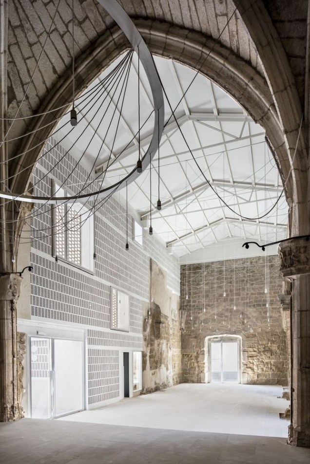 The Ancient Church of Vilanova de le Barca: AleaOlea Architecture & Landscape The Ancient Church of Vilanova de le Barca: AleaOlea Architecture & Landscape