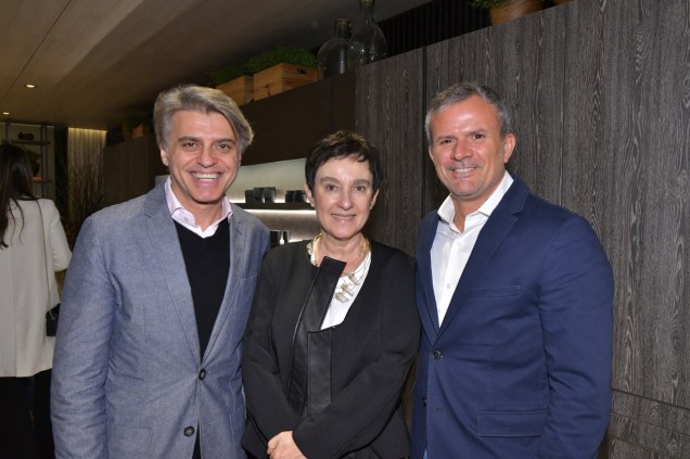<span>Alex Stevens, Livia Pedreira e David Benavente</span> <span>Alex Stevens, Livia Pedreira e David Benavente</span>