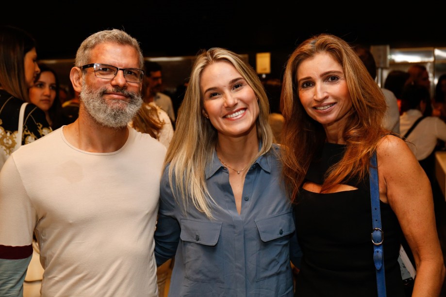 Sidney José, Poliana Rodrigues e Isabela Valença