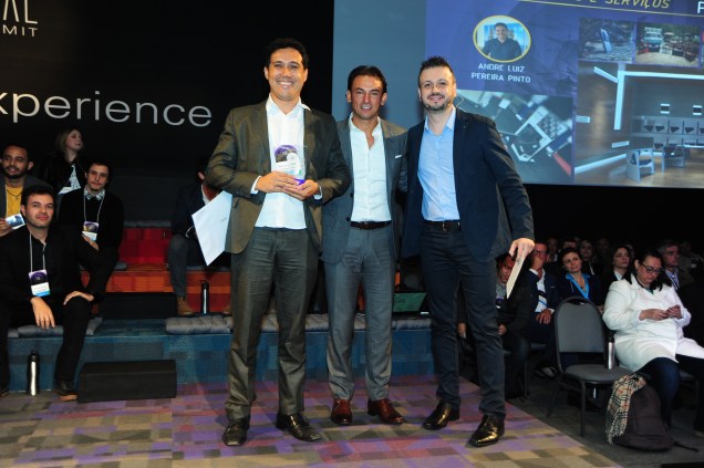 Categoria Produtos e serviços (da esquerda para a direita): André Luiz Pereira Pinto, Patrick Mendes, Fernando Mariante Categoria Produtos e serviços (da esquerda para a direita): André Luiz Pereira Pinto, Patrick Mendes, Fernando Mariante