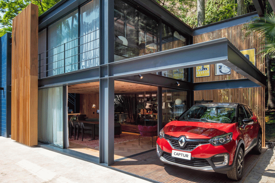 Loft Renault - Alexandre Gedeon e Hugo Schwartz, da InTown Arquitetura. O dúplex ocupa uma caixa de vidro e aço - e este não é seu único atrativo. A estrutura é itinerante e pode ser transportada já pronta para montar, o que gera menos resíduos. Grandes painéis proporcionam ventilação cruzada, e a laje do teto ganhou uma impermeabilização reflexiva para reduzir em 90% a absorção do calor. A sustentabilidade combina com inovação e valoriza a apresentação do modelo Captur.