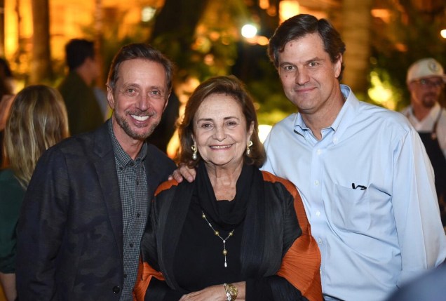 Nando Grabowsky, Lucinha Araújo e Sergio Francisco Monteiro de Carvalho. Nando Grabowsky, Lucinha Araújo e Sergio Francisco Monteiro de Carvalho.