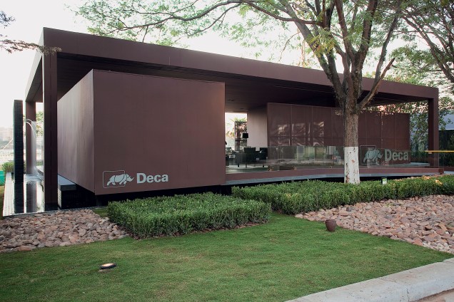 CASACOR São Paulo 2011 - Roberto Migotto. Inovação, design, sustentabilidade e qualidade foram os pilares que inspiraram o arquiteto no lounge de 270 m² imerso em um espelho d’água e que contempla sala de estar, espaço gourmet e dois banheiros. CASACOR São Paulo 2011 - Roberto Migotto. Inovação, design, sustentabilidade e qualidade foram os pilares que inspiraram o arquiteto no lounge de 270 m² imerso em um espelho d’água e que contempla sala de estar, espaço gourmet e dois banheiros.