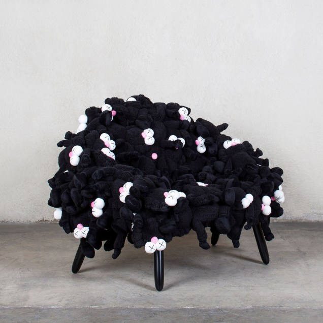 <a href="https://beta-develop.casacor.abril.com.br/noticias/irmaos-campana-e-kaws-apresentam-novas-criacoes-na-miami-art-week/">Colaboração KAWSxCampana</a> na Design Miami 2018. <a href="https://beta-develop.casacor.abril.com.br/noticias/irmaos-campana-e-kaws-apresentam-novas-criacoes-na-miami-art-week/">Colaboração KAWSxCampana</a> na Design Miami 2018.