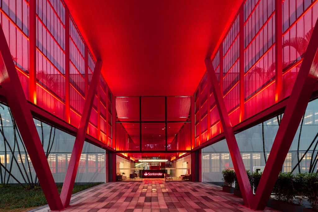 Todos Arquitetura apresenta ambiente de trabalho criativo