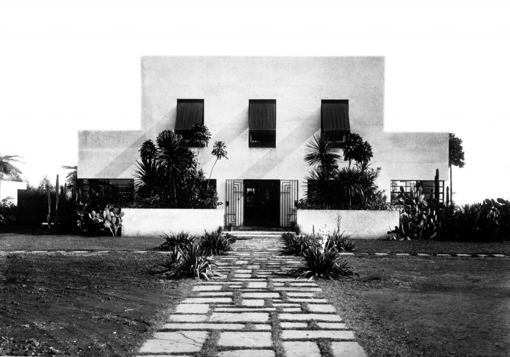 Casa-Rua-Santa-Cruz_Gregori-Warchavchik Na Vila Mariana, em São Paulo (SP), fica a Casa da rua Santa Cruz, primeira obra moderna no Brasil, de 1928. Foi o lar de Gregori Warchavchik e de Mina Klabin, sua esposa.