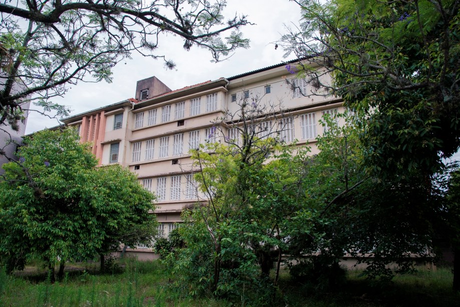 CASACOR Rio Grande do Sul 2019. A mostra ocorreu no antigo Hospital da Criança Santo Antônio, localizado no quarteirão entre as avenidas Ceará, Maranhão, Paraná e Ernesto da Fontoura. A construção esteve desde 2002 sem uso e futuramente dará lugar a um complexo multiuso, com salas comerciais e apartamentos. O prédio do antigo hospital e a capela serão preservados, restaurados e reformados, uma vez que estão listados pelo Patrimônio Histórico de Porto Alegre. <span>O projeto faz parte do plano de revitalização do Quarto Distrito, uma união entre a mostra gaúcha e a R. Correa Engenharia. A parceria pretende entregar ao bairro uma revitalização da região, dando vida e movimento no entorno com a maior mostra de Arquitetura e design de interiores da América Latina.</span>