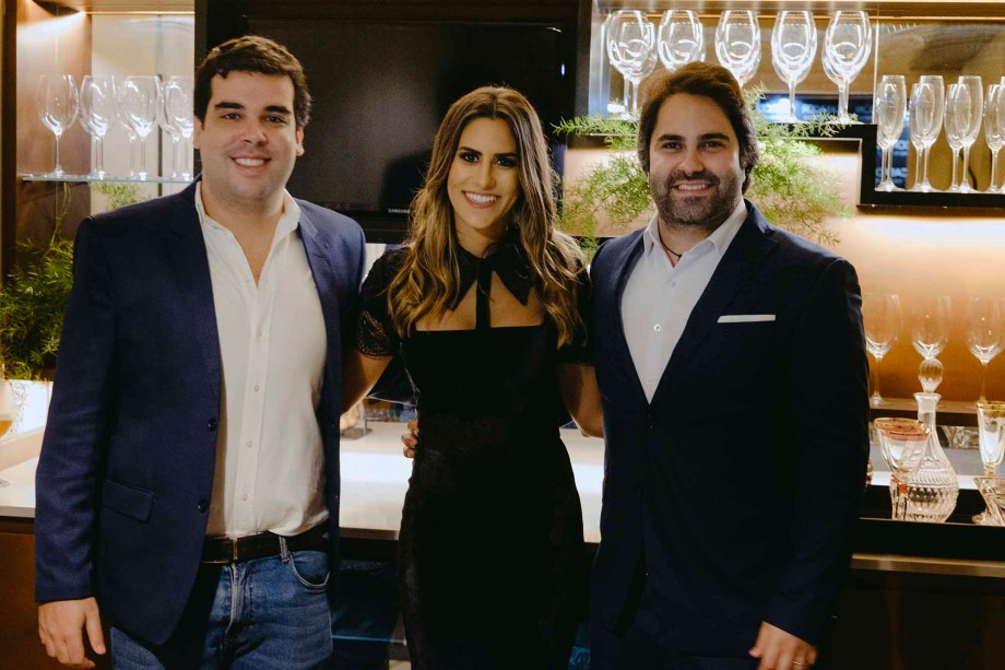 Kaue Cosac, Isabela Montans e Alex Garcia Kaue Cosac, Isabela Montans e Alex Garcia