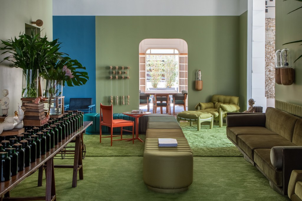 Leo Romano_Clube Leo_casacor-rio-2019-andre-nazareth leo romano poltrona verde monocromático casacor rio de janeiro 2019 clube leo