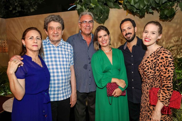 Silvia Parente, Fausto Nilo, Esdras Guimaraes, Elisa Parente, Pedro Esdras e Marina Parente Silvia Parente, Fausto Nilo, Esdras Guimaraes, Elisa Parente, Pedro Esdras e Marina Parente