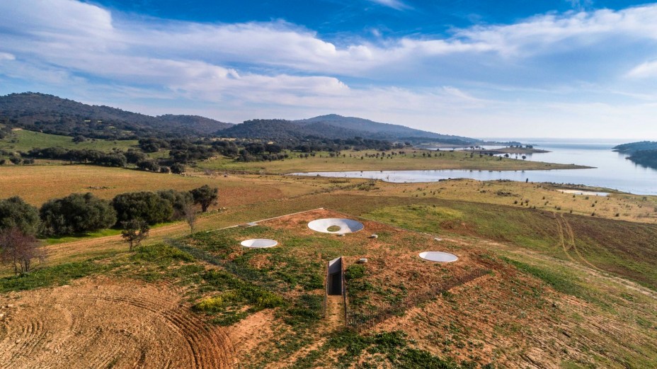 A categoria Casa é da Casa em Monsaraz, do Aires Mateus.