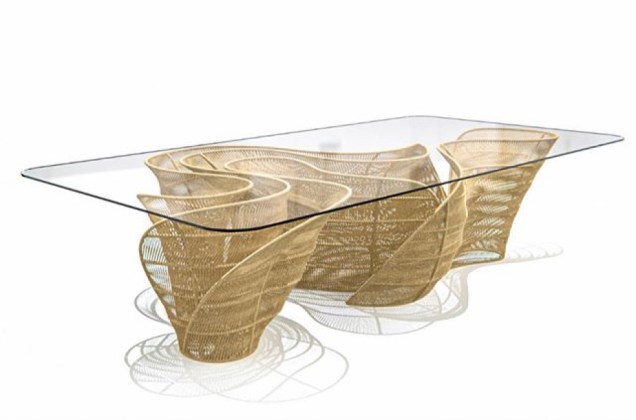 Mesa Banzeiro de Sergio J. Matos é inspirada no Rio Negro na Amazônia. Lançamento da La Galleria Paola Colombari. Mesa Banzeiro de Sergio J. Matos é inspirada no Rio Negro na Amazônia. Lançamento da La Galleria Paola Colombari.