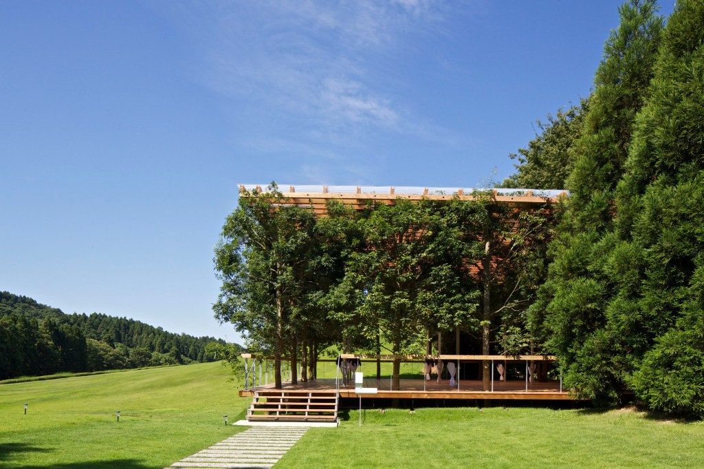 white-arbor-and-open-air-theater-apl-design-workshop-architecture-japan_dezeen_2364_col_3 white-arbor-and-open-air-theater-apl-design-workshop-architecture-japan_dezeen_2364_col_3