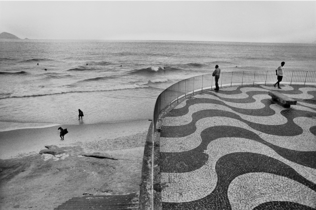 ANDREA REHDER Arte-Andre Cypriano Fotografia de crianças brincando na praia