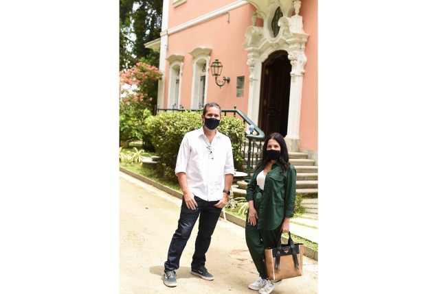 Tiago Freire e Paola Ribeiro. Tiago Freire e Paola Ribeiro.