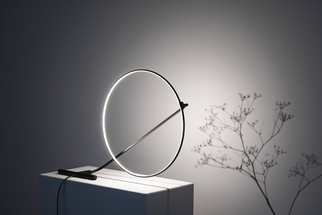 poise-lamp-robert-dubi-lighting-design-_dezeen_2364_col_11