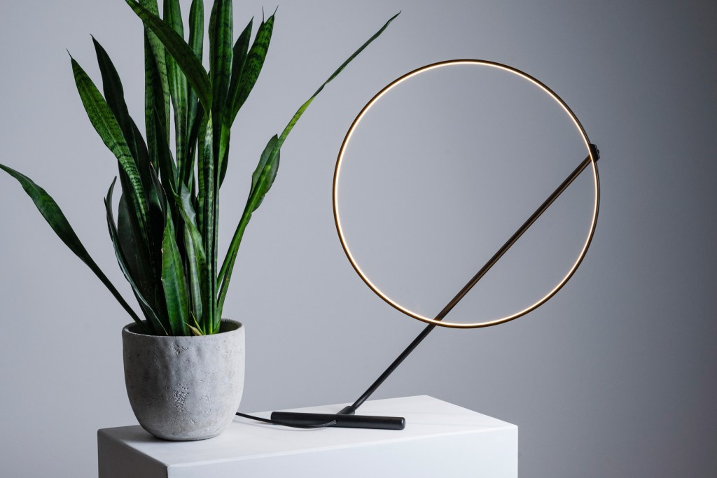 poise-lamp-robert-dubi-lighting-design-_dezeen_2364_col_13