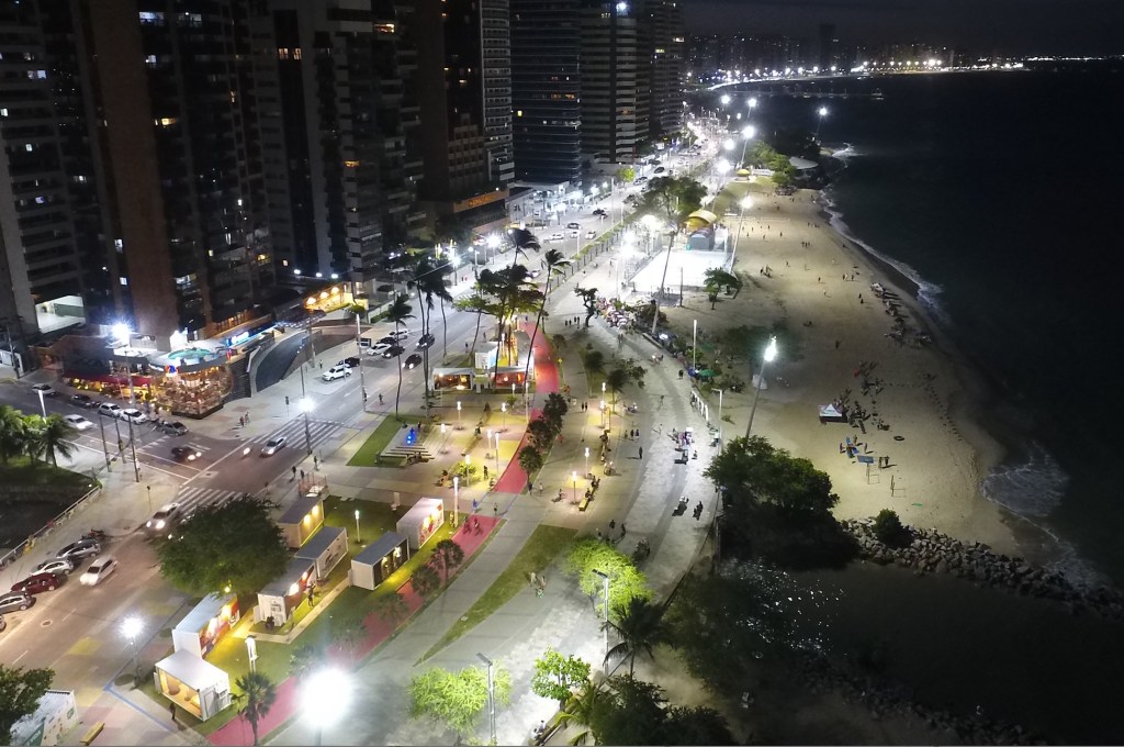 DroneBX,capa 1 Foto tirada por um Drone. É possível observar a exposição da Janelas CASACOR Ceará abaixo.