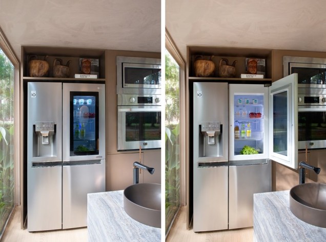 Geladeira Smart LG French Door Inverter. Equipada com um painel de vidro que se ilumina com dois toques, permitindo ao usuário verificar o que há na geladeira sem precisar abri-la. Isso conserva os alimentos por mais tempo e economiza energia de refrigeração. Geladeira Smart LG French Door Inverter. Equipada com um painel de vidro que se ilumina com dois toques, permitindo ao usuário verificar o que há na geladeira sem precisar abri-la. Isso conserva os alimentos por mais tempo e economiza energia de refrigeração.