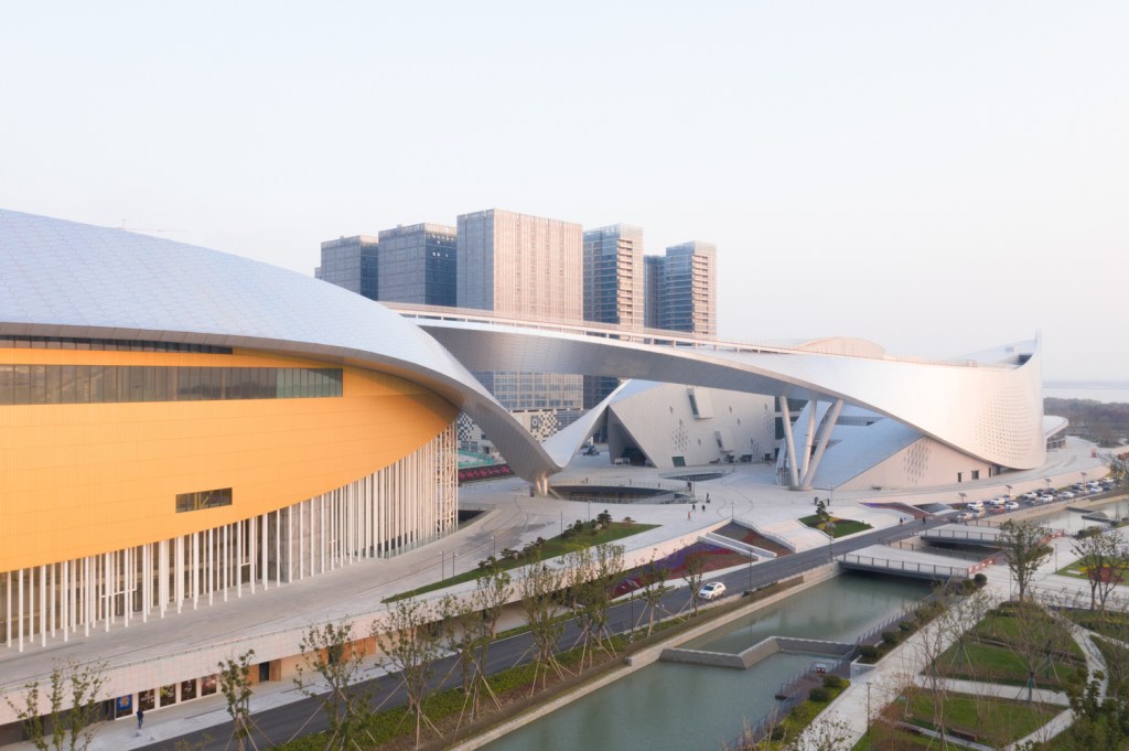 Centro Cultural 4 Visão de fora do Suzhou Bay Cultural Center