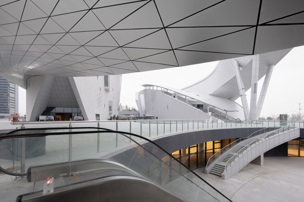 Centro Cultural 5 Visão de dentro do Suzhou Bay Cultural Center