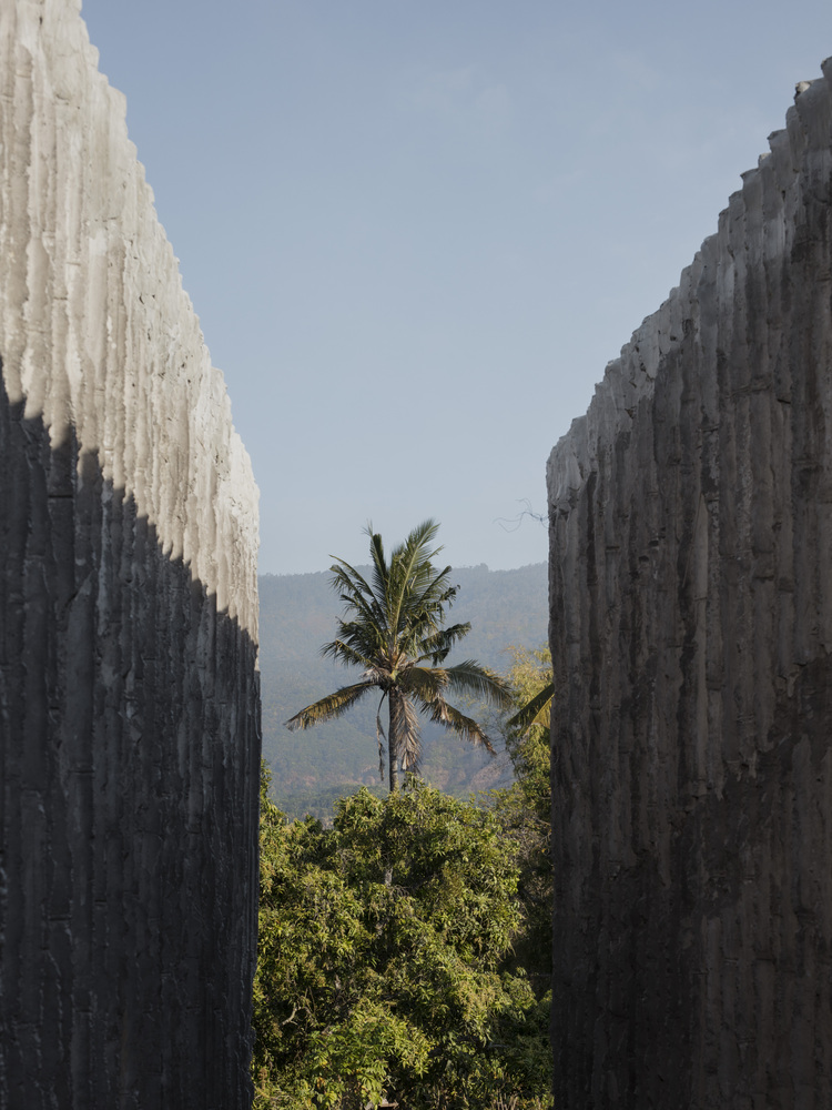 Hotel Bali 5 Longe dos movimentados pontos turístico, Tiing é um hotel de 14 quartos localizado na costa norte de Bali.