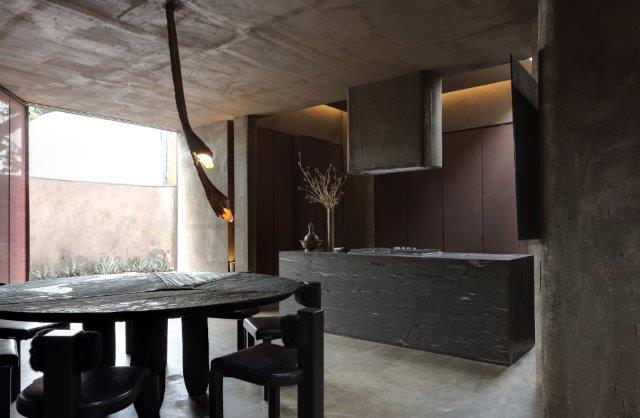 Casa Conectada LG de Gustavo Neves CASACOR Sao Paulo 2019’ Casa Conectada LG de Gustavo Neves apareceu no CASACOR Sao Paulo 2019. Trata-se de uma cozinha com ilha em tons de cinza grafite