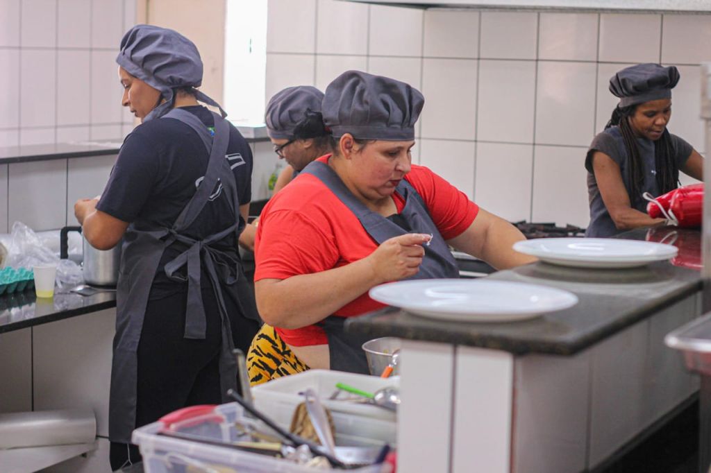 Mulheres do Fazendinhando no curso de gastronomia no início de fevereiro de 2021