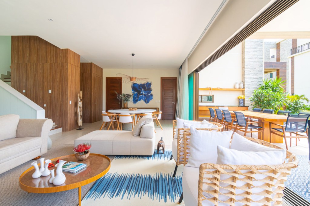 Match irresistível: azul e branco definem o décor desta casa em Fortaleza ceara fortaleza 2021 ce ambientes decoração arquitetura carlos otavio profissionais apartamento praia