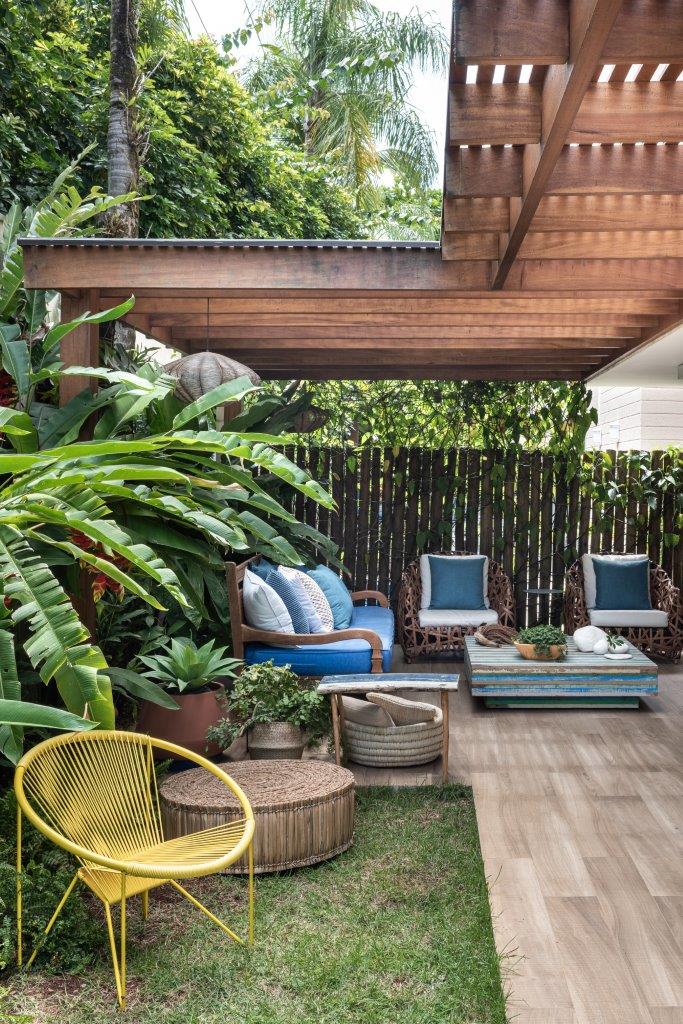 Casa de praia mescla tons de cinza com muita madeira casa praia decoracao arquitetura design bia beatriz quinelato