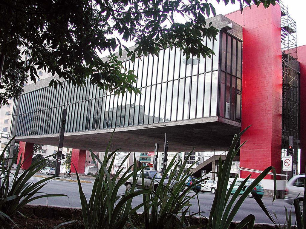 Rubens Chiri MASP obra lina bo bardi MASP localizado na Avenida Paulista foi obra de Lina Bo Bardi