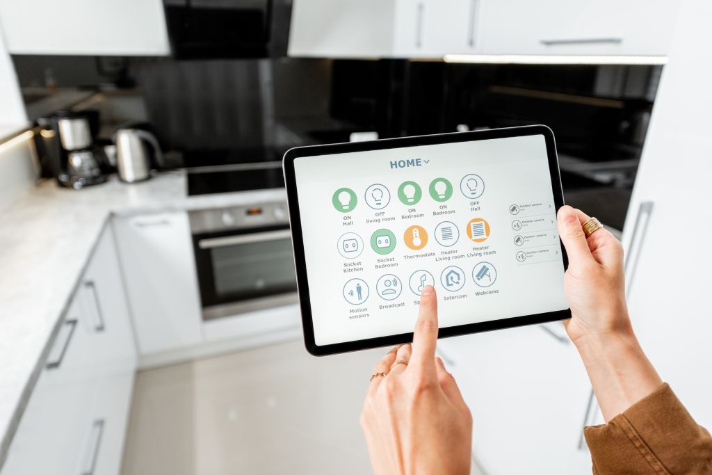 tablet automatizando cozinha casas inteligentes
