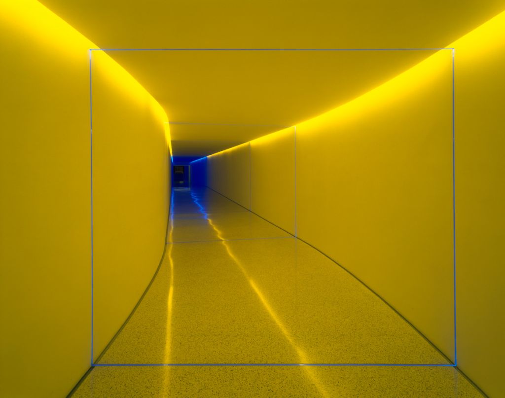túnel colorido infinito por James Turrel