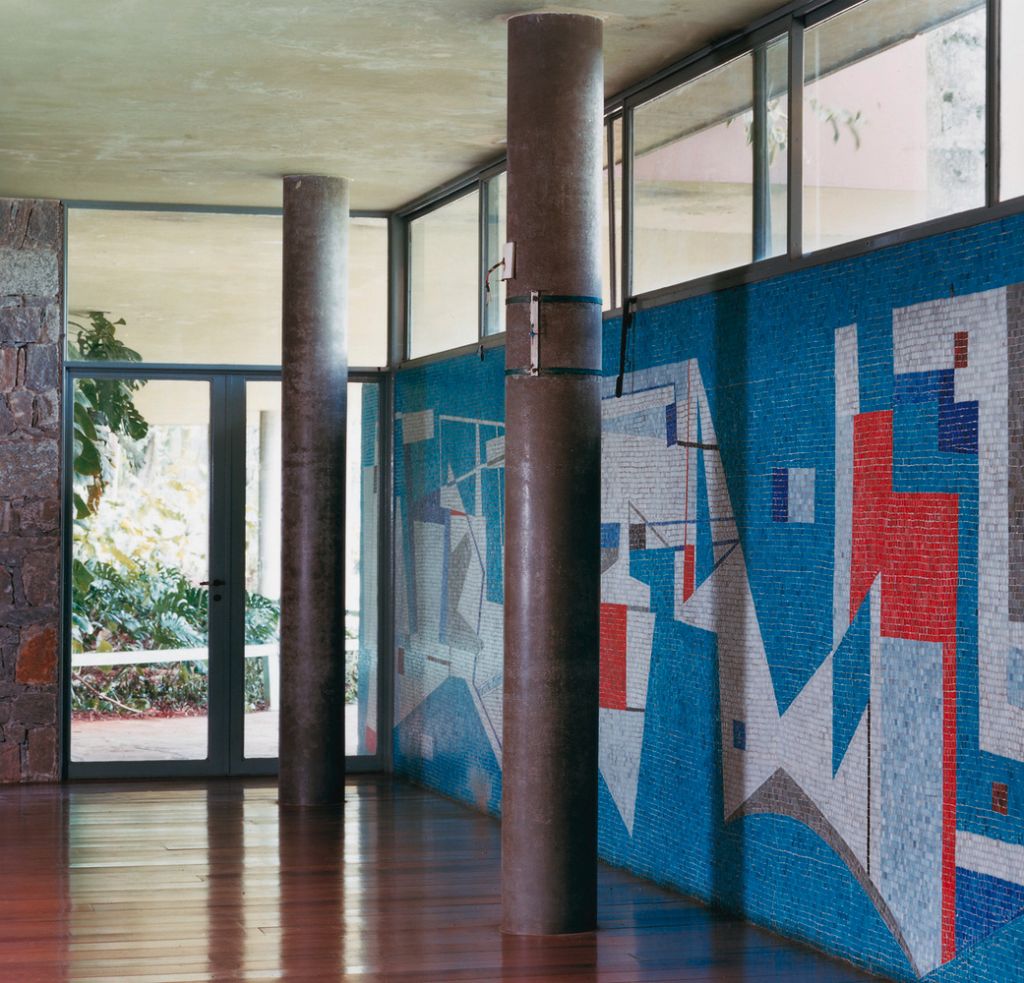 mural de azulejos feito por Rino Levi e Roberto Burle Marx no projeto de residência de Olivo Gomes